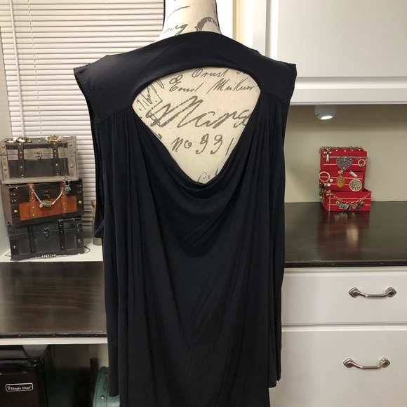 Cato size 22/24W black blouse blue design on front & cut out on back - Picture 6 of 7